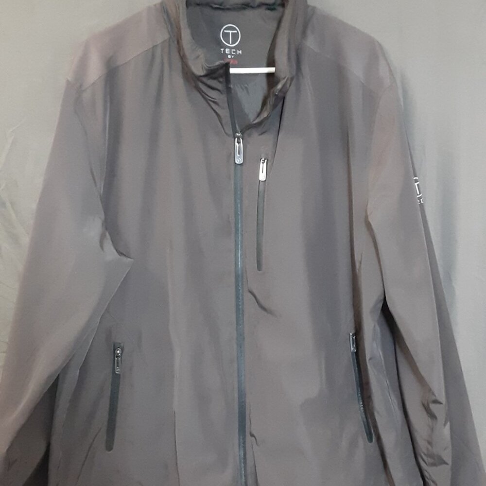 Tech by Tumi men’s jacket size XL Dark Brown lightweight windbreaker, hooded